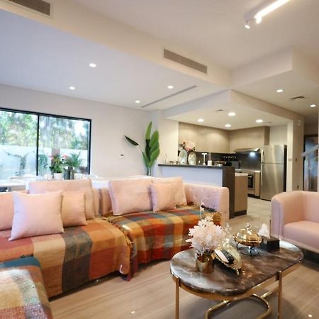 Stunning 4 Bed Villa, Private Pool, Damac Hills Dubai Exterior photo